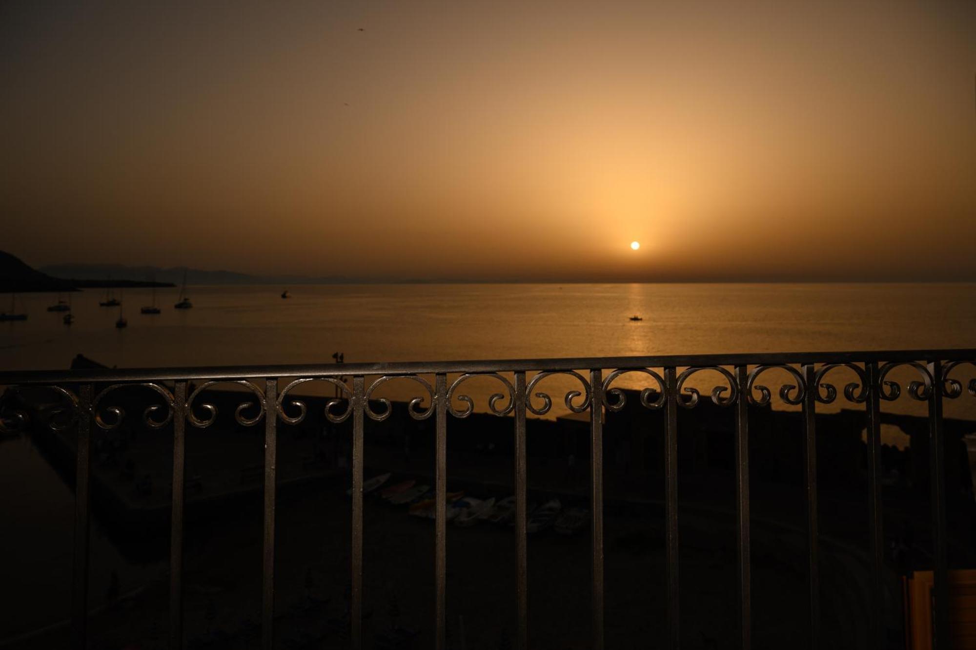 Casa Vacanze Tramonto Alla Marina Cefalù Eksteriør billede