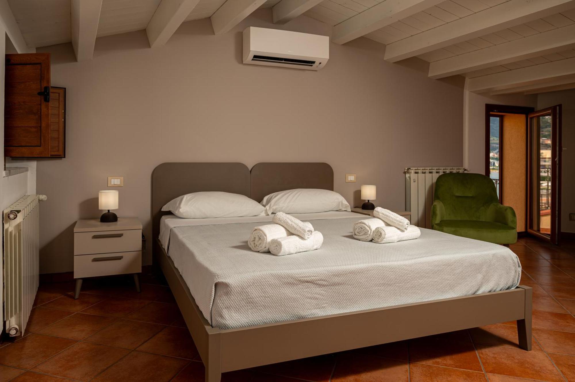 Casa Vacanze Tramonto Alla Marina Cefalù Eksteriør billede