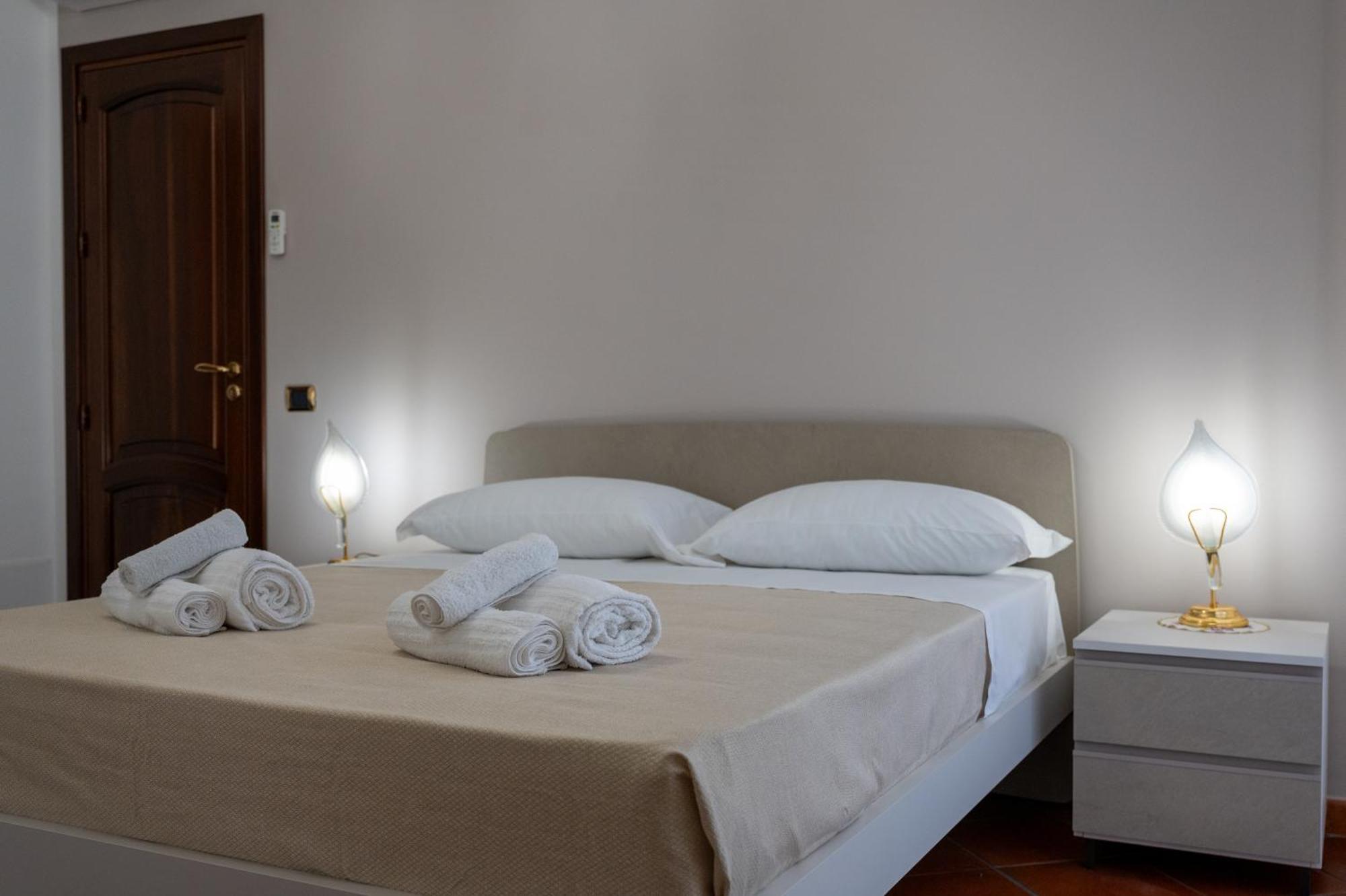 Casa Vacanze Tramonto Alla Marina Cefalù Eksteriør billede