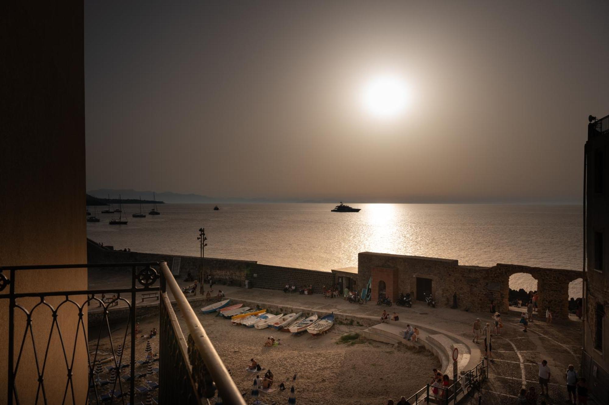 Casa Vacanze Tramonto Alla Marina Cefalù Eksteriør billede
