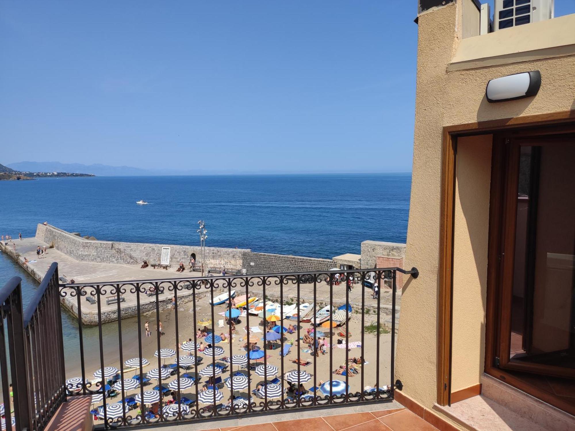 Casa Vacanze Tramonto Alla Marina Cefalù Eksteriør billede